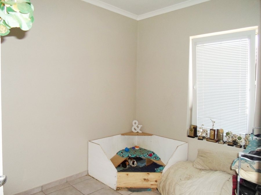 To Let 2 Bedroom Property for Rent in Amstelhof Western Cape
